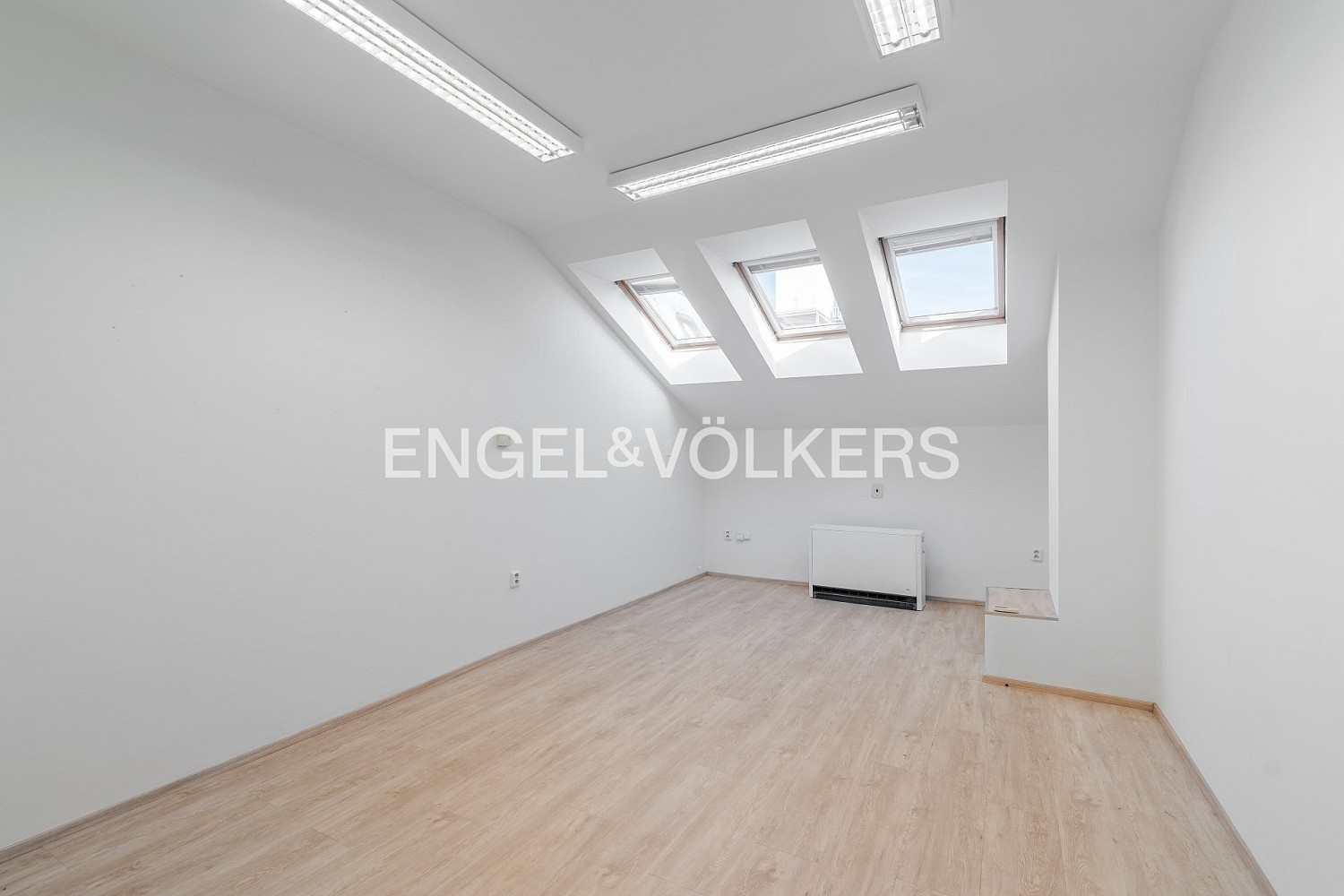 Pronájem kanceláře 72 m² – fotografie 2