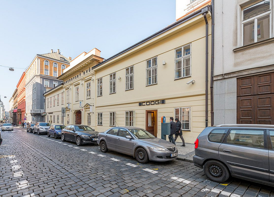 Pronájem kanceláře 300 m²
