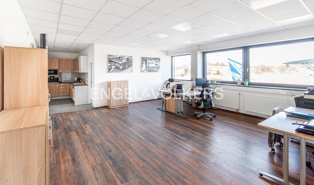 Pronájem kanceláře 199 m², Solnice – náhled fotky 4