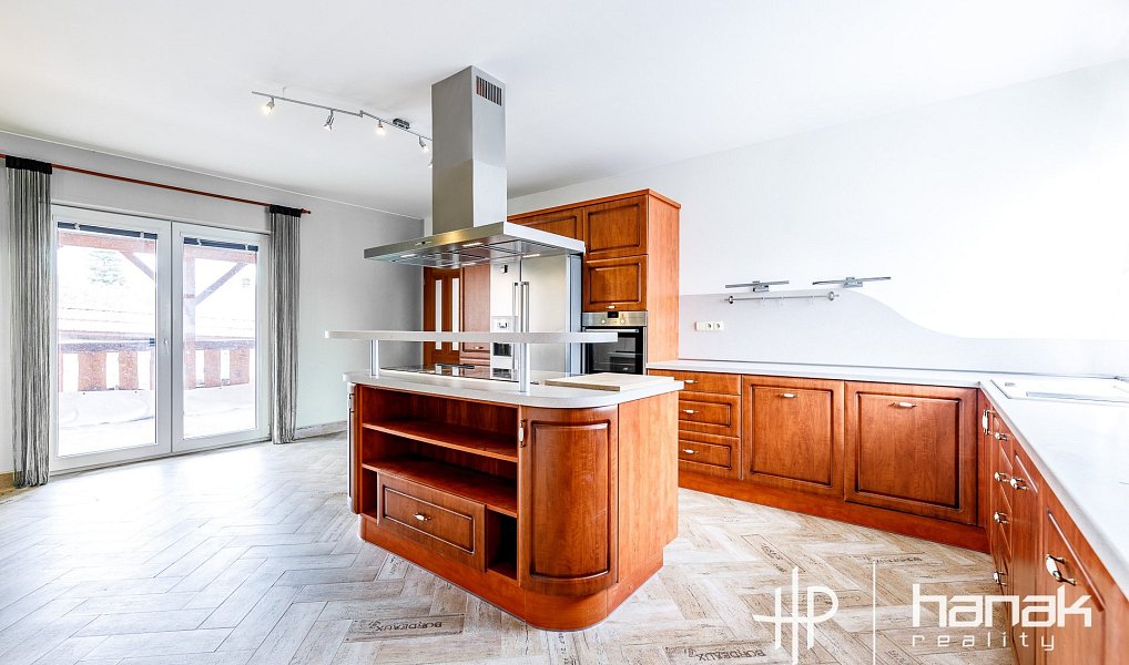 Prodej domu 335 m² s pozemkem 3 009 m², Konice – náhled fotky 3