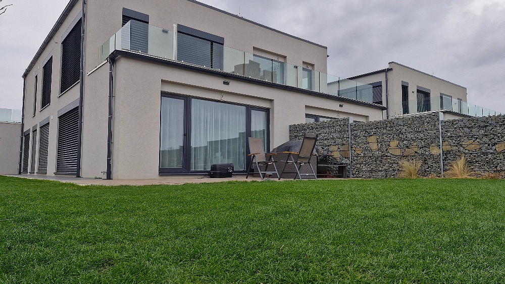Prodej vily 248 m² s pozemkem 403 m² – fotografie 2