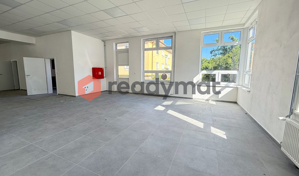 Pronájem obchodních prostor 588 m², Hodonín – náhled fotky 2