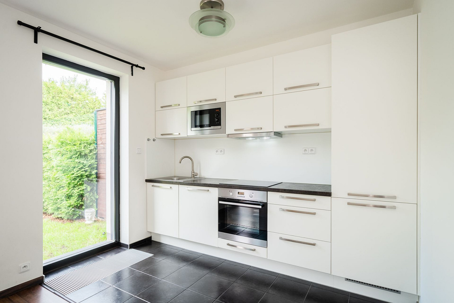 Pronájem domu 110 m² s pozemkem 196 m² — photo 2