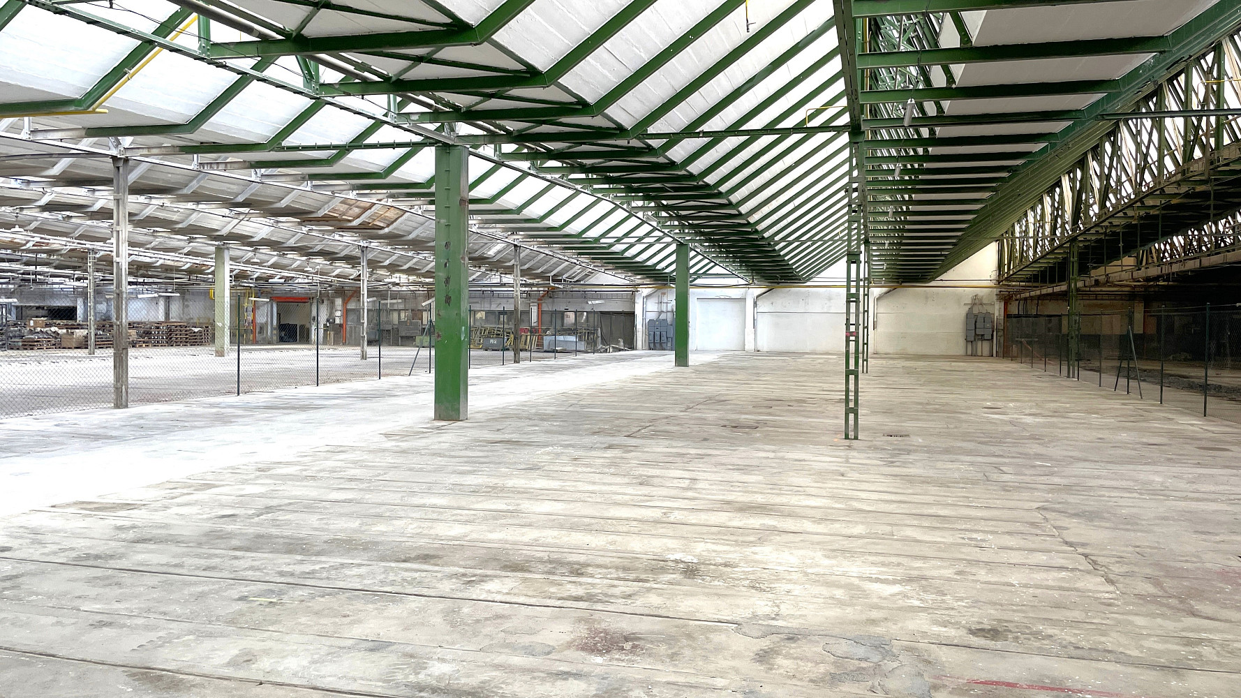 Pronájem skladovacích prostor 1 100 m² – fotografie 2