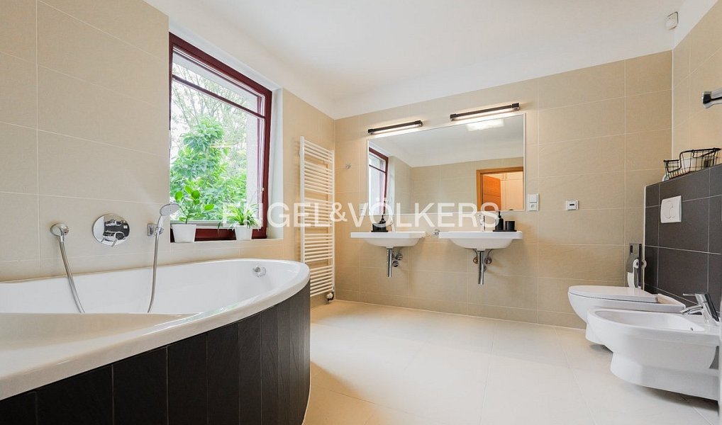 Pronájem domu 351 m² s pozemkem 223 m², Praha – náhled fotky 15