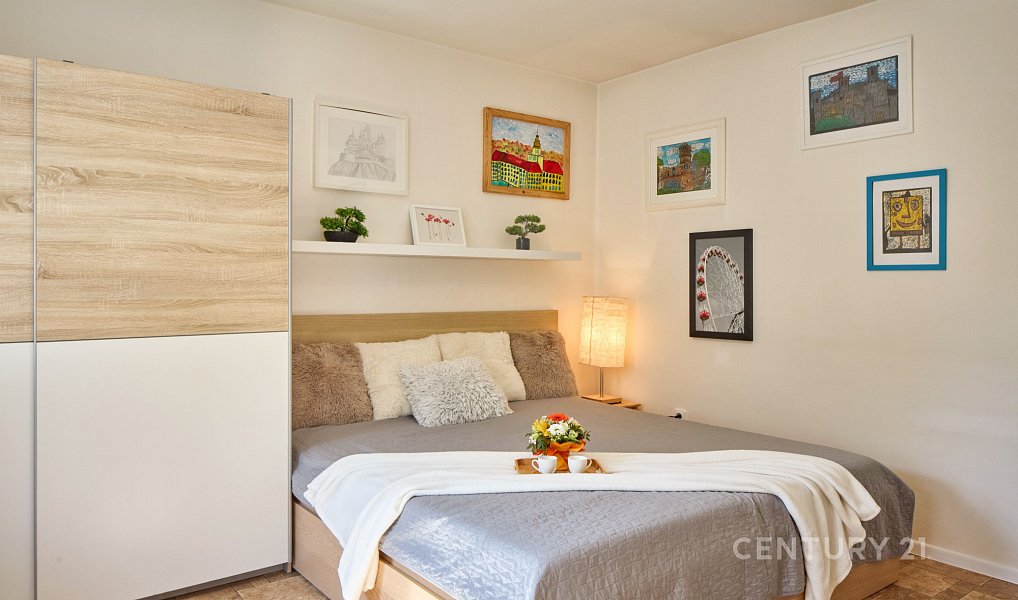 Prodej domu 260 m² s pozemkem 457 m², Ladná – náhled fotky 12