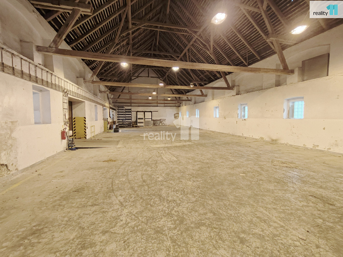 Pronájem skladovacích prostor 410 m²