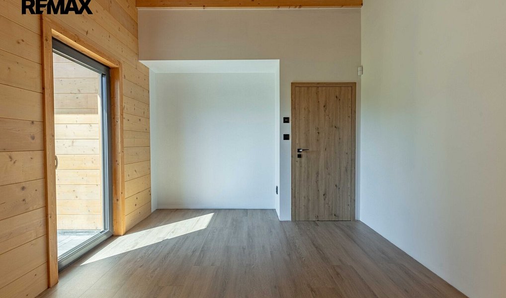 Prodej domu 153 m² s pozemkem 1 087 m², Vacov – náhled fotky 24