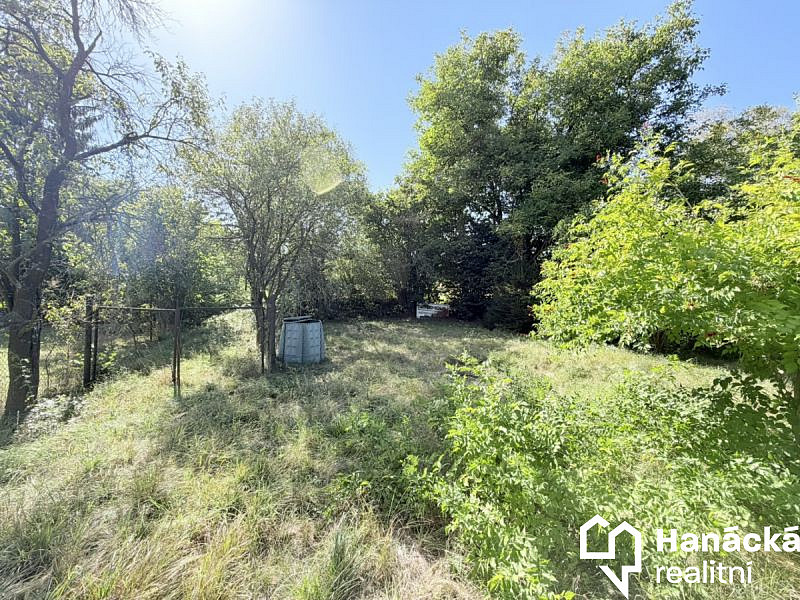 Prodej stavebního pozemku 946 m² – fotografie 3