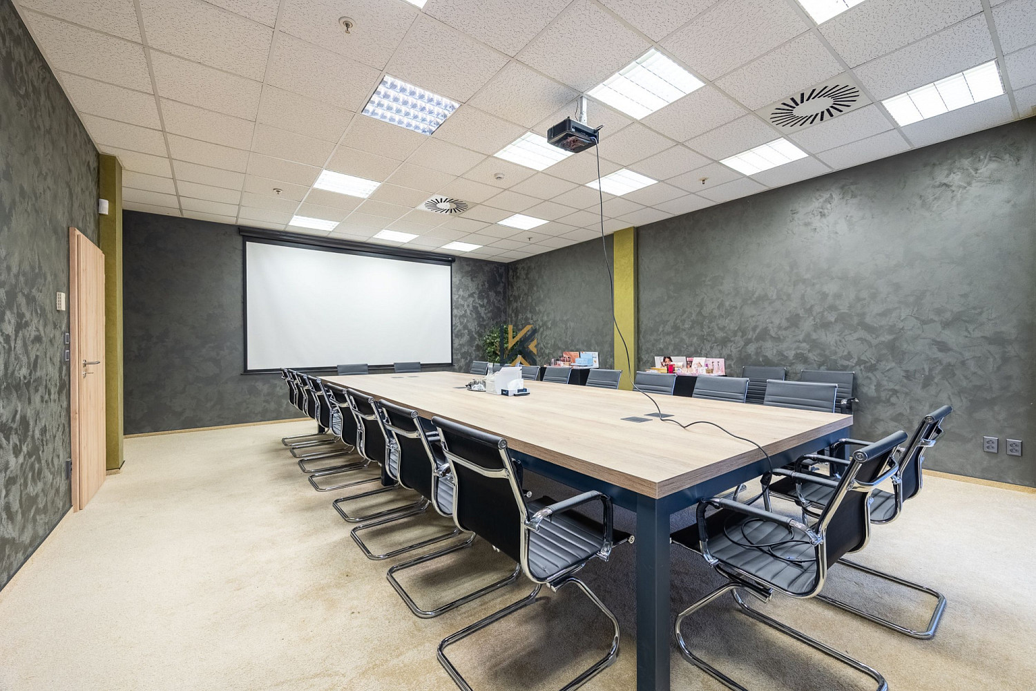 Pronájem kanceláře 1 030 m² – fotografie 3