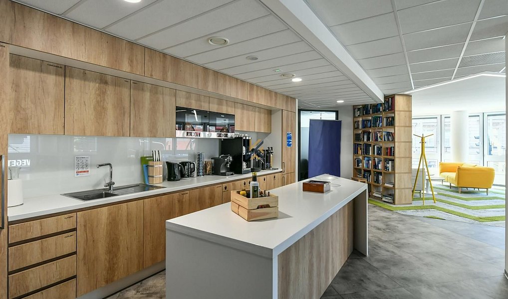 Pronájem kanceláře 439 m², Praha – náhled fotky 6
