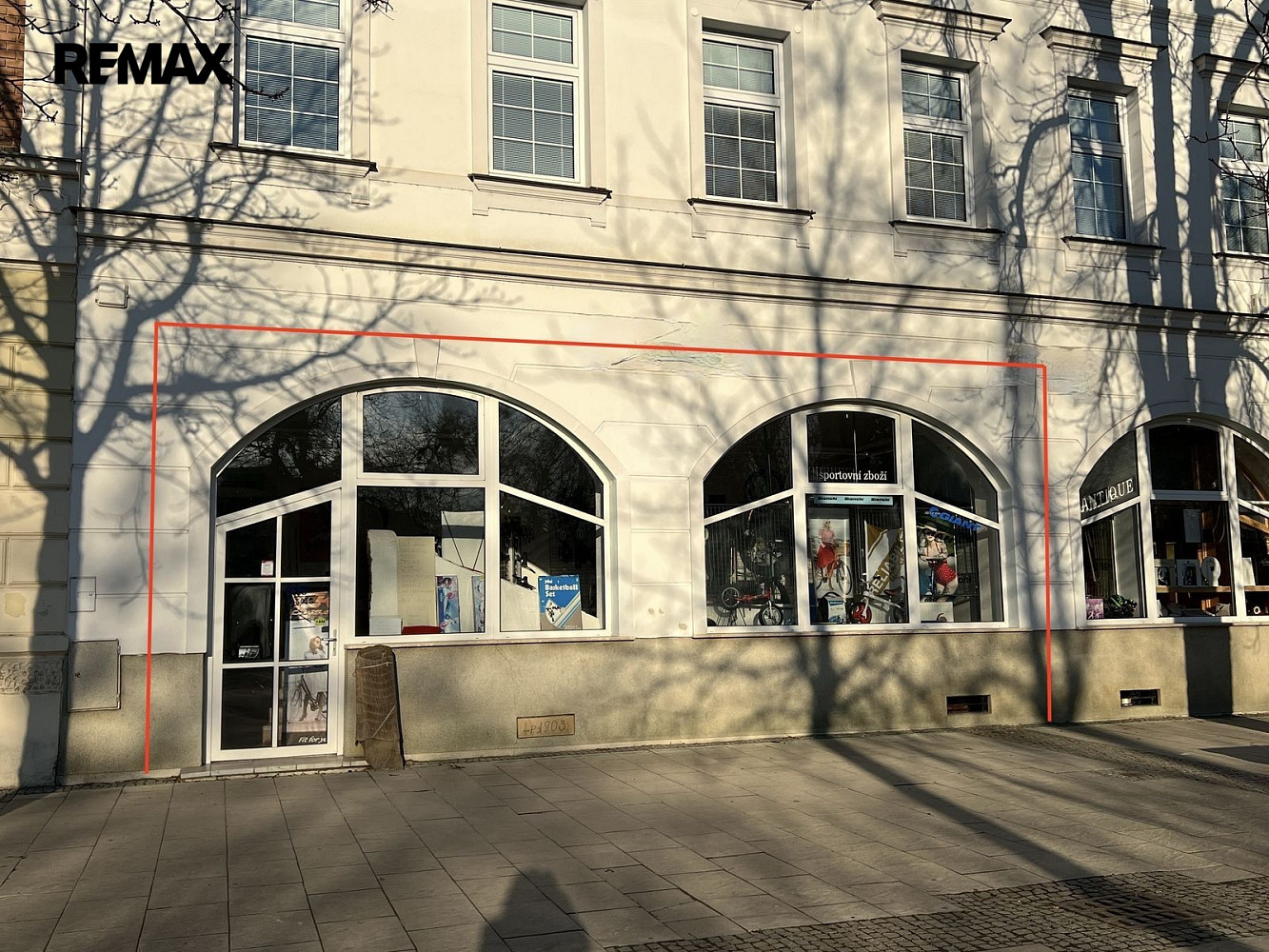Pronájem obchodních prostor 55 m² – fotografie 2