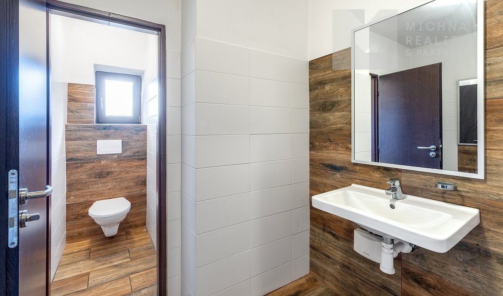 Prodej ubytovacího objektu 375 m², Svratka – náhled fotky 10
