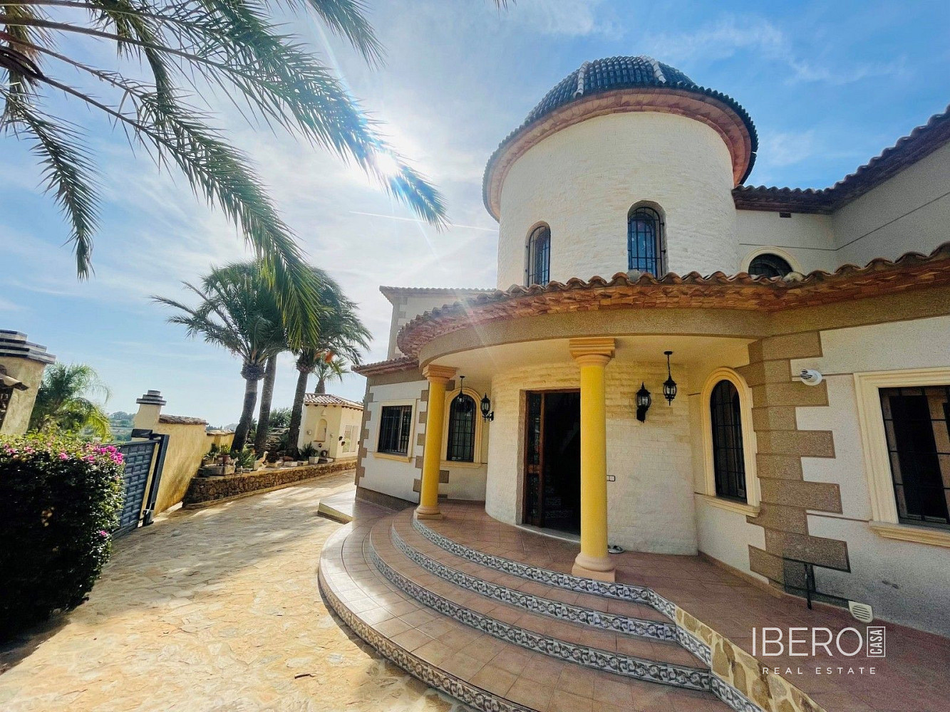 Prodej domu 490 m² s pozemkem 3 534 m² - Más