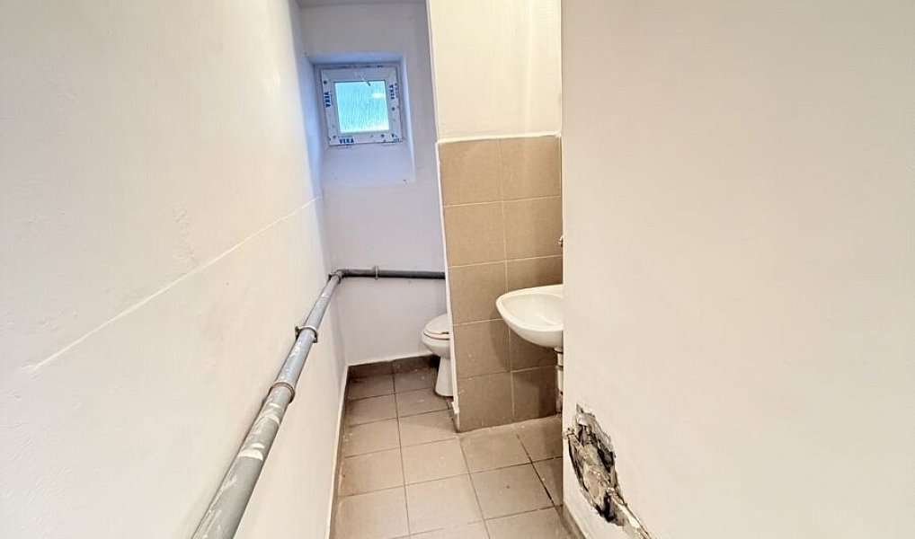 Prodej obchodních prostor 65 m², Vsetín – náhled fotky 15