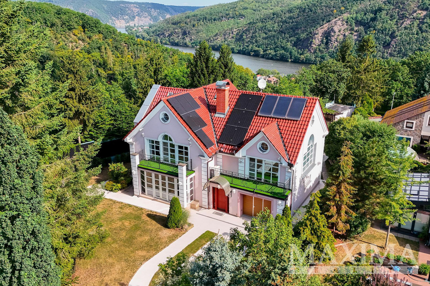 Prodej domu 297 m² s pozemkem 1 599 m²