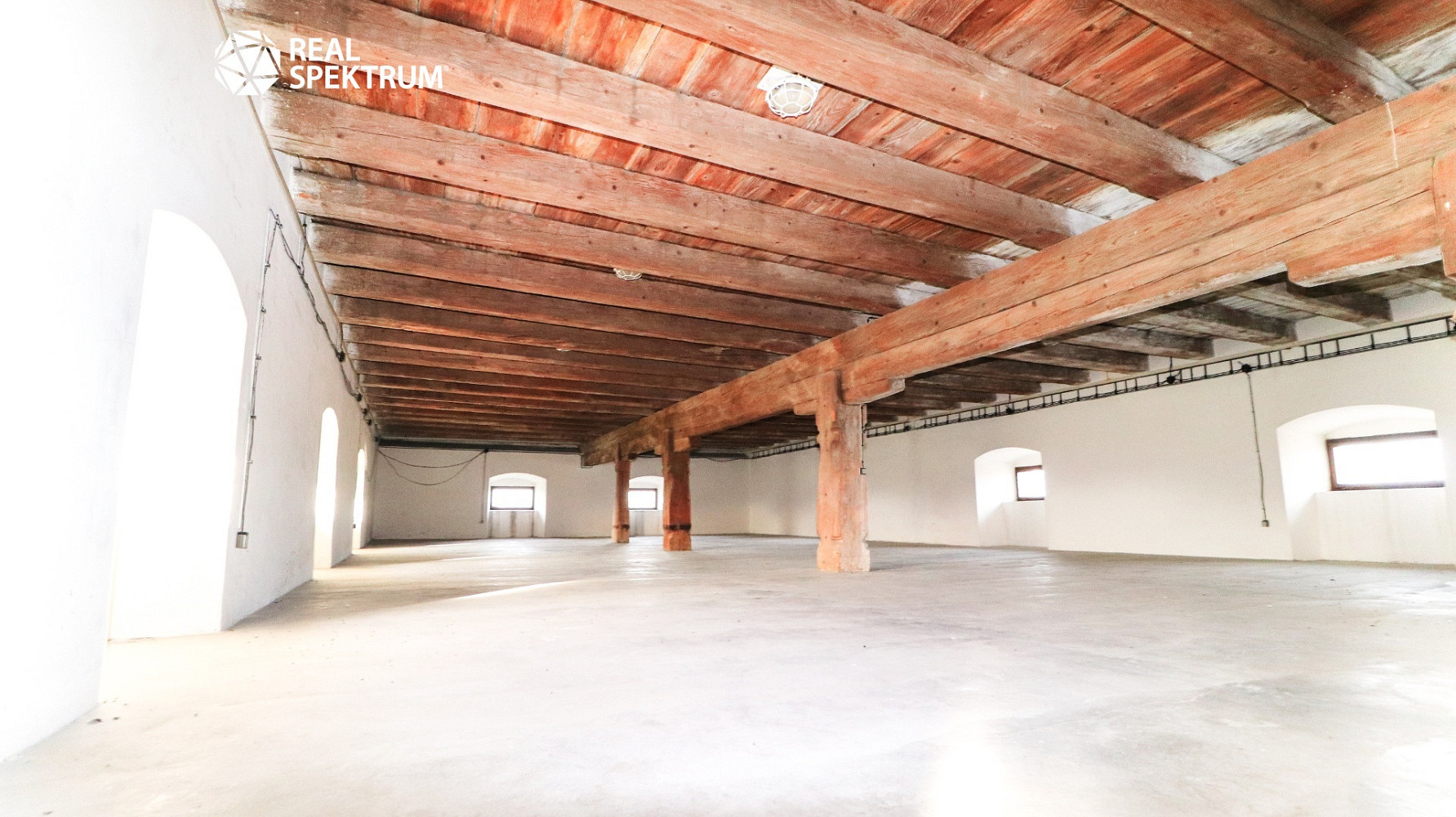 Pronájem skladovacích prostor 1 655 m² – fotografie 2