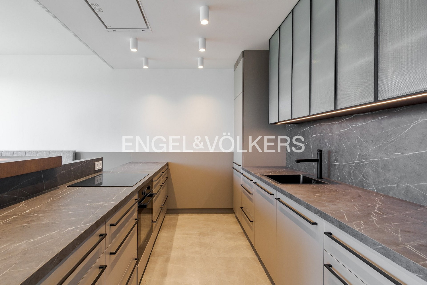 Pronájem bytu 3+kk 129 m² — photo 2