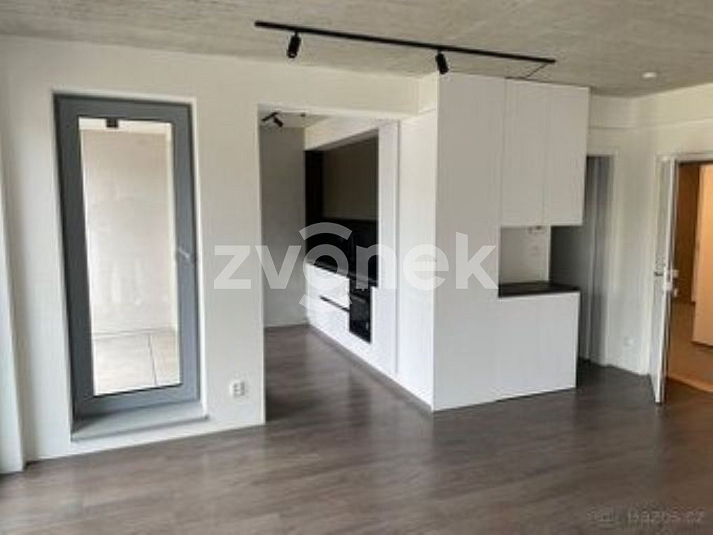 Pronájem luxusního bytu 1+kk s balkonem a možností krytého parkování Rezidence Sadová, centrum Zlí
