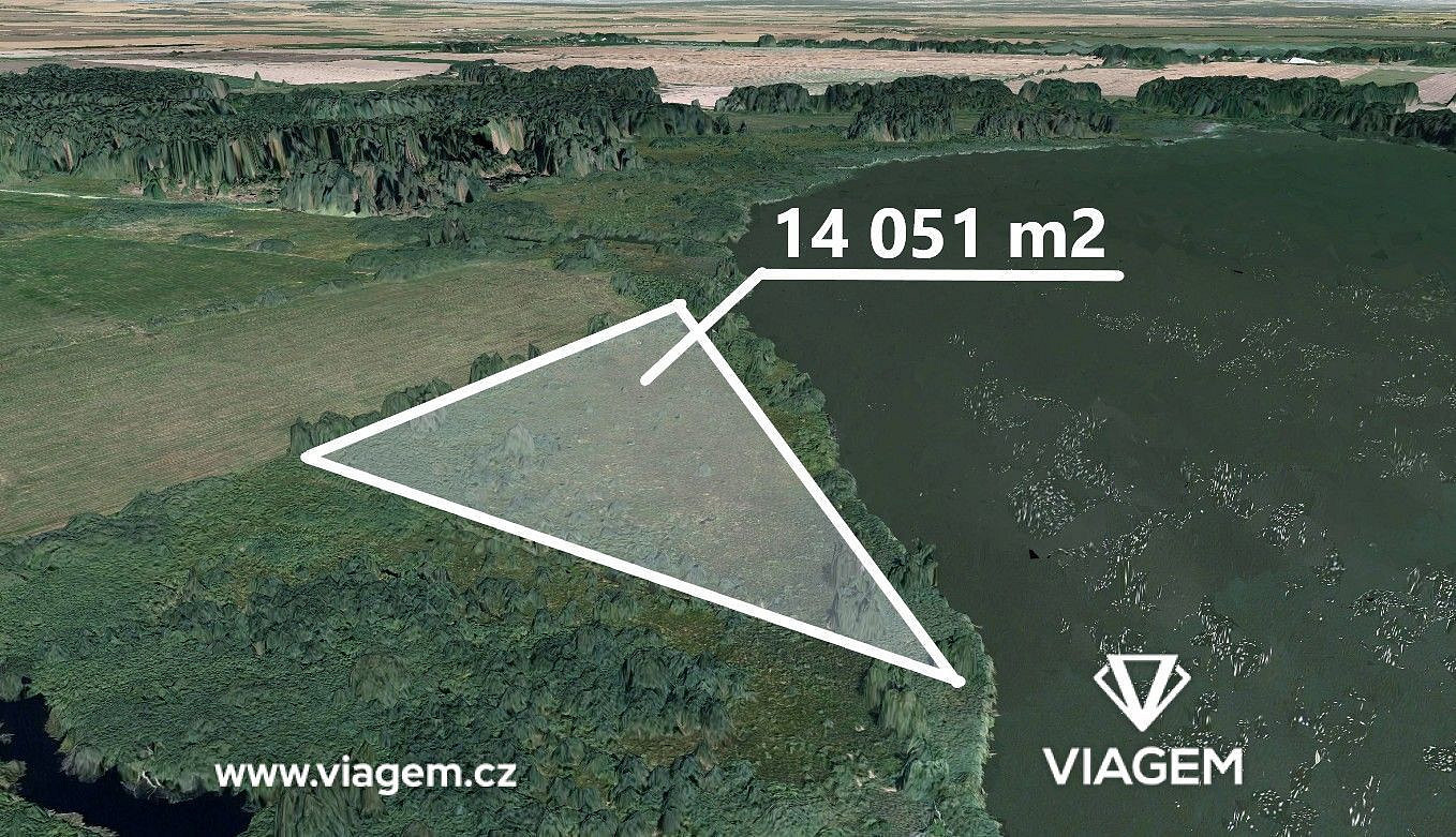 Prodej pole 7 056 m²