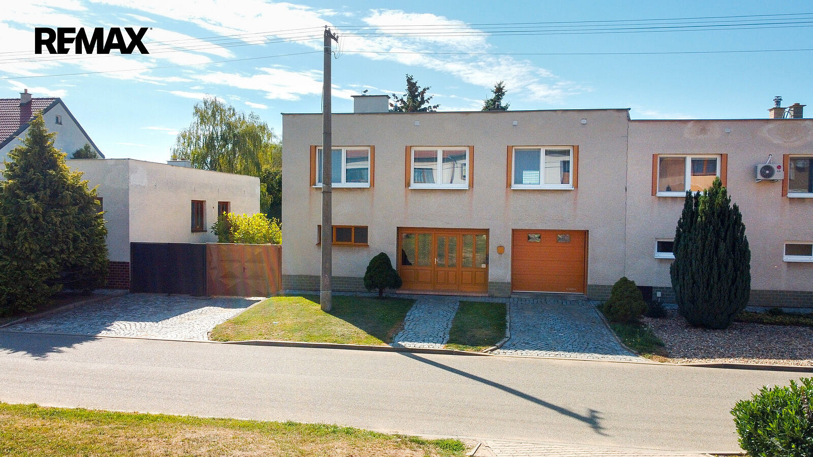 Prodej domu 245 m² s pozemkem 914 m² – fotografie 2