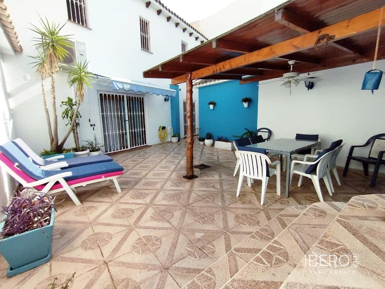 Prodej domu 286 m² s pozemkem 297 m²