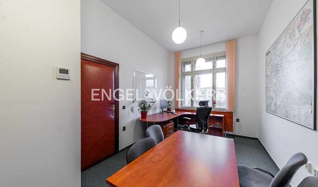 Pronájem kanceláře 226 m², Praha – náhled fotky 2