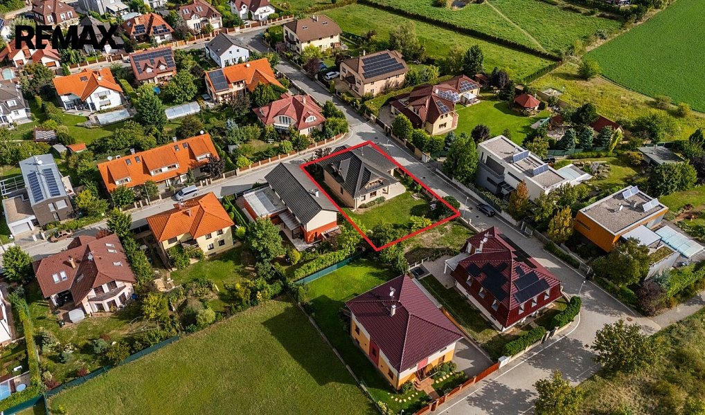 Prodej domu 300 m² s pozemkem 652 m², Praha – náhled fotky 2