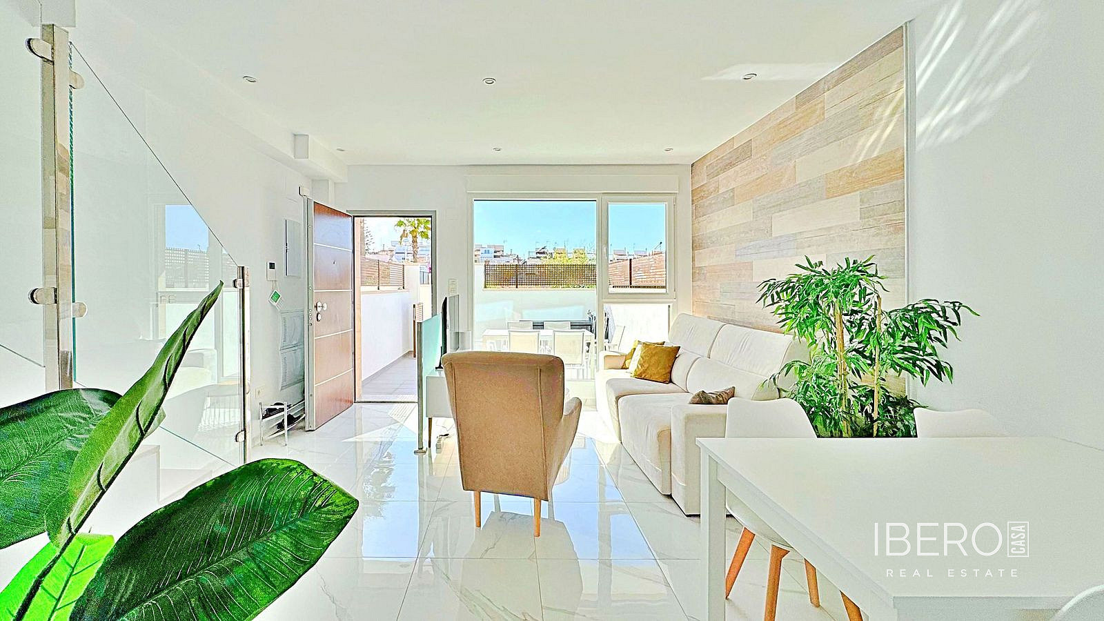 Prodej domu 113 m² s pozemkem 22 m² - Más