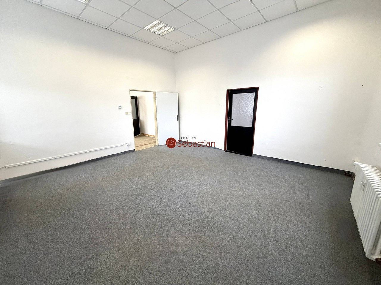 Pronájem kanceláře 69 m² — photo 2