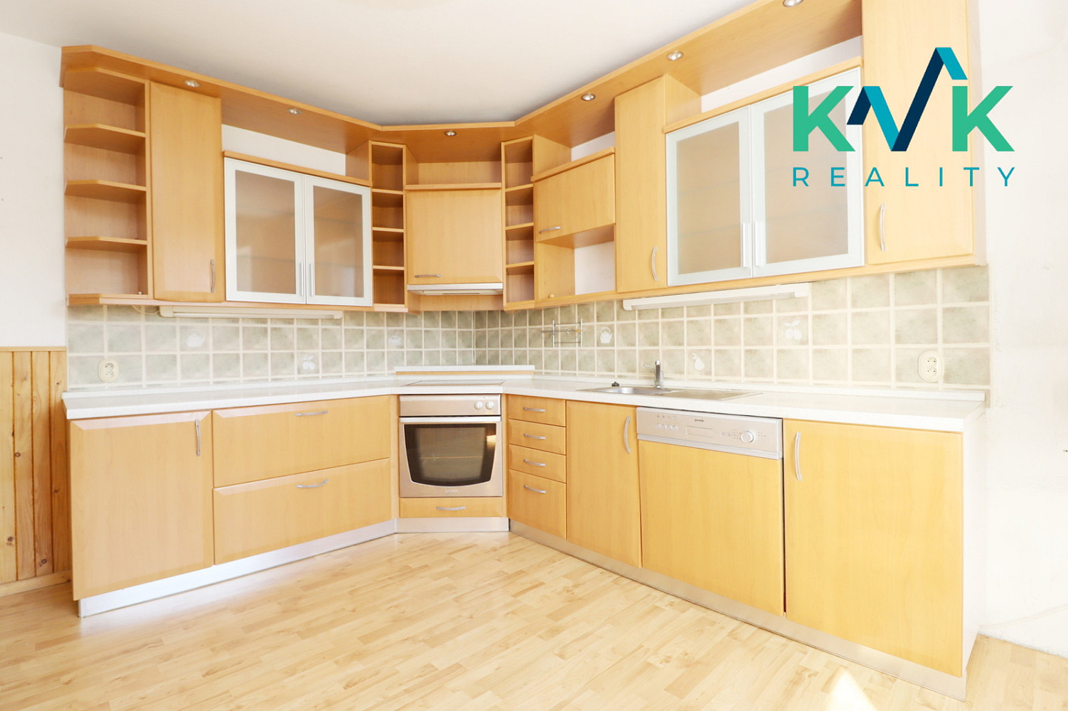 Prodej domu 220 m² s pozemkem 541 m² — photo 2