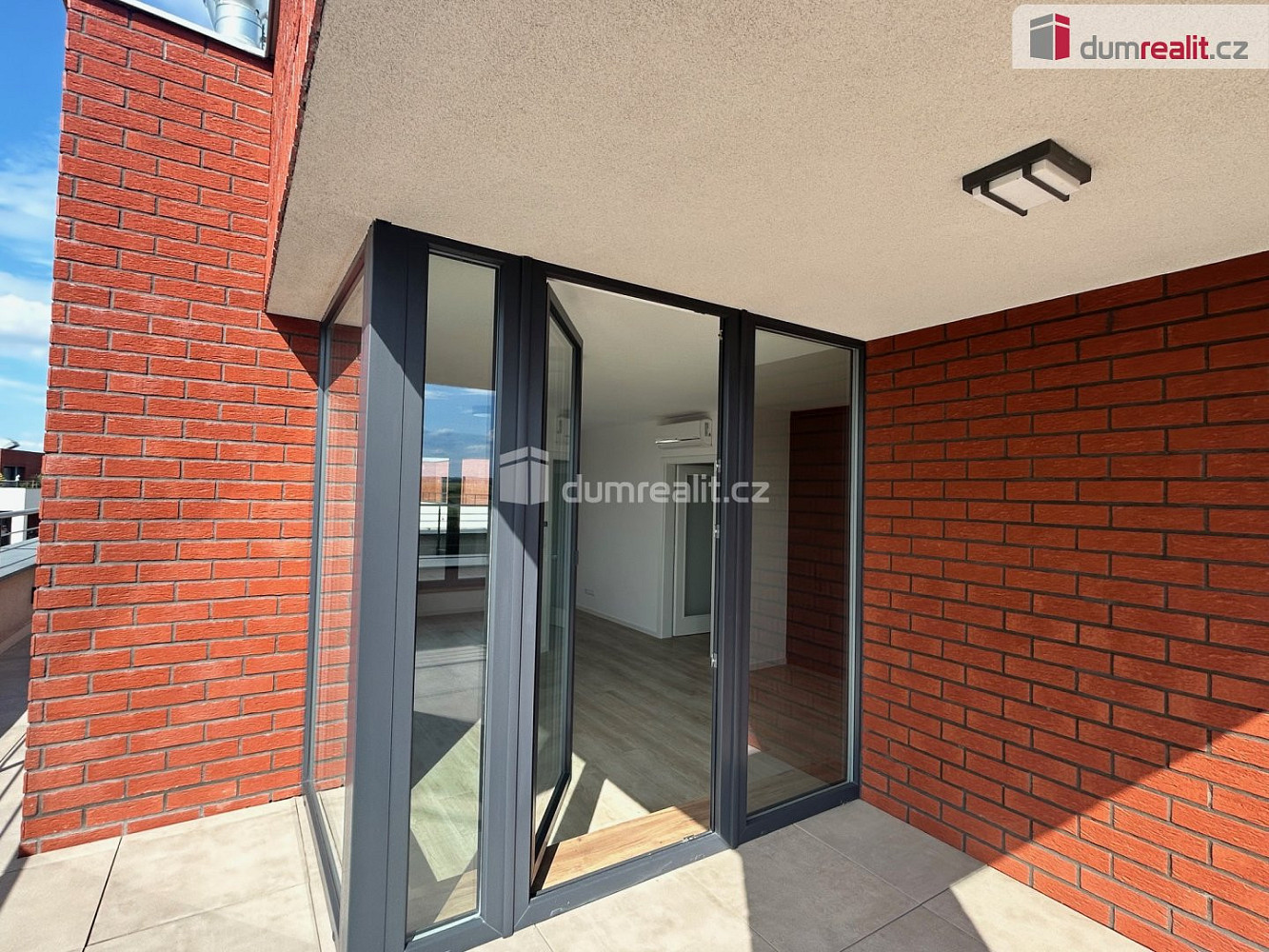 Pronájem bytu 3+kk 90 m² — photo 2