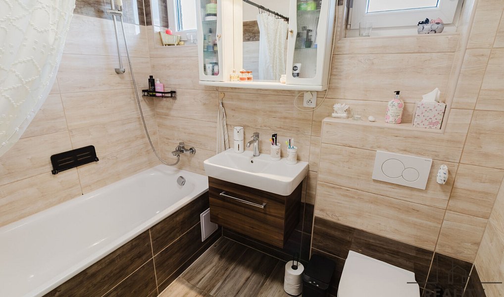 Prodej domu 200 m² s pozemkem 1 084 m², Katov – náhled fotky 3