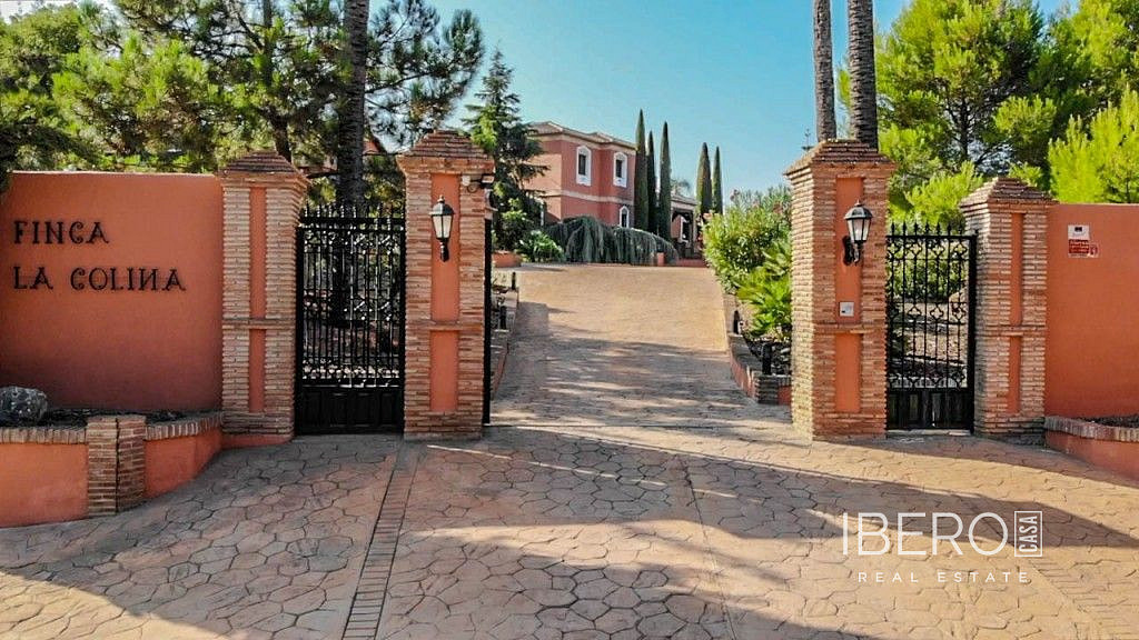 Casa – Málaga, Tiro de Pichón, Cruz de Humilladero - Més