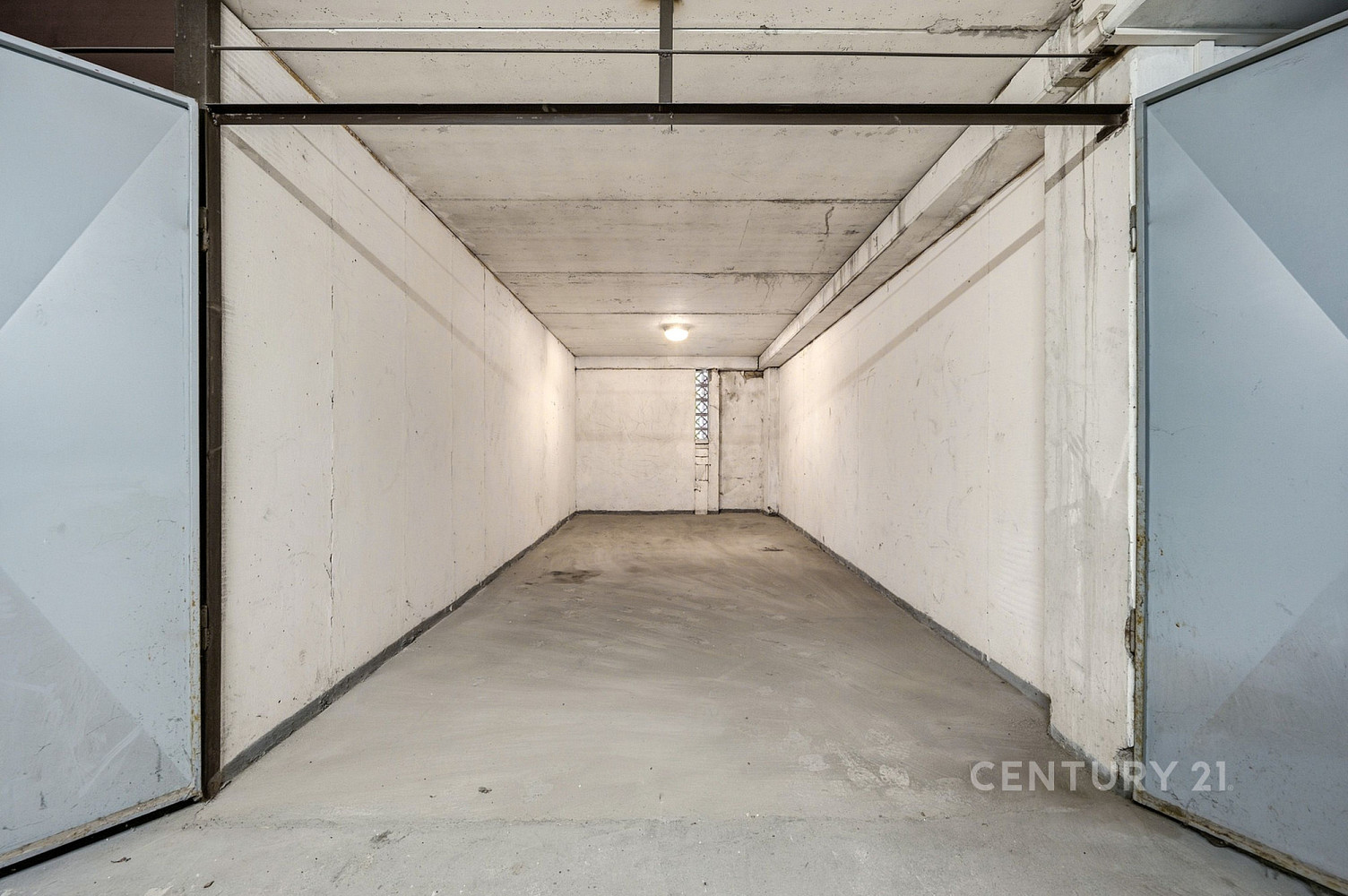 Prodej prostorné garáže, 18 m2, Manželů Dostálových, Praha - Kyje – fotografie 4