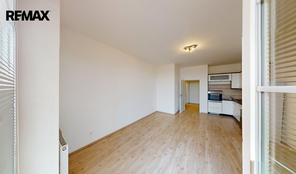 Pronájem bytu 1+kk 38 m², Holubice – náhled fotky 7
