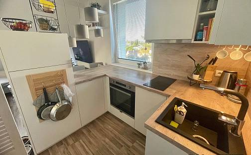 Pronájem bytu 2+kk 37 m², Zbuzanská, Praha 6 - Ruzyně