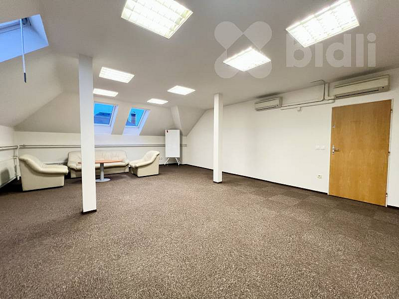 Pronájem kanceláře 75 m² – fotografie 4