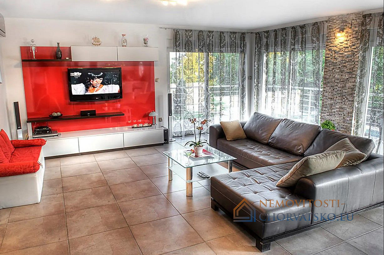Pronájem domu 210 m² s pozemkem 210 m² - Widok 3