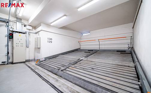 Prodej garážového stání, Praha 9 - Kbely, Herlíkovická, Praha 9 - Kbely