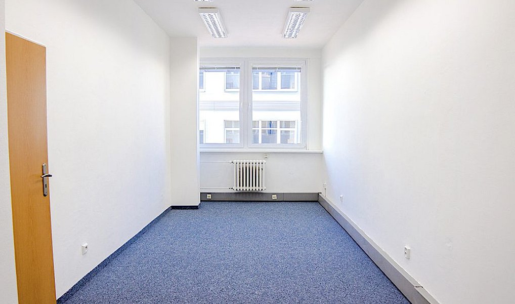 Pronájem kanceláře 135 m², Vestec – náhled fotky 5