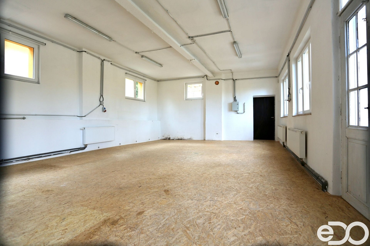Pronájem kanceláře 300 m² – fotografie 2