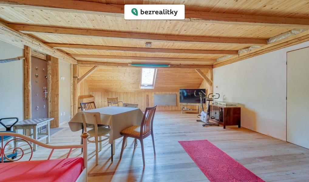 Prodej domu 208 m² s pozemkem 2 330 m², Lesná – náhled fotky 3