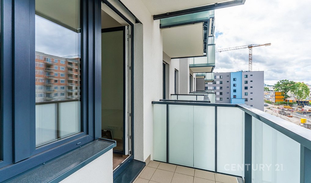 Pronájem bytu 1+kk 36 m², Praha – náhled fotky 9