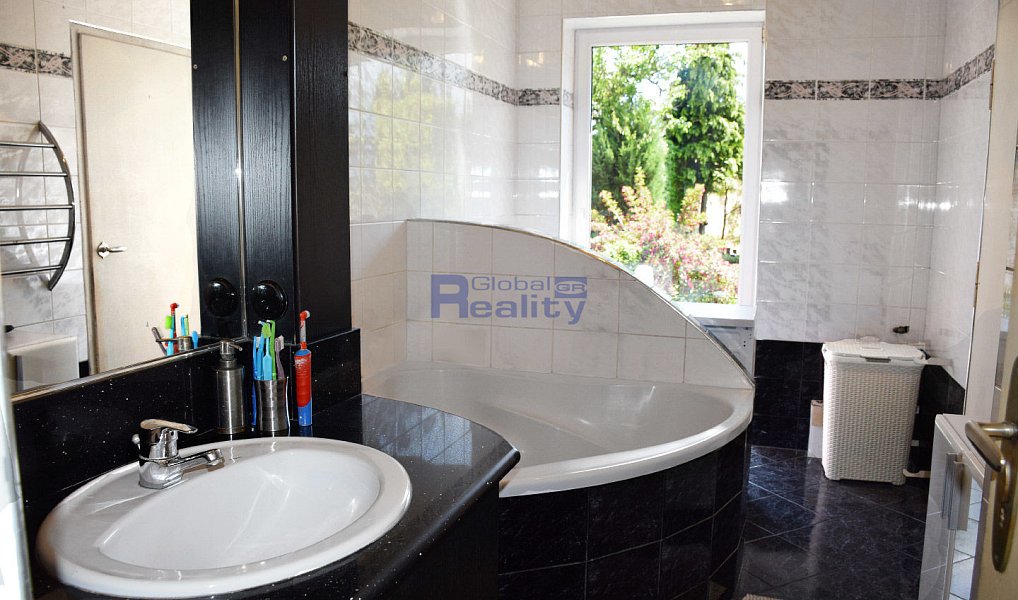 Prodej domu 340 m² s pozemkem 366 m², Hradec Králové – náhled fotky 3