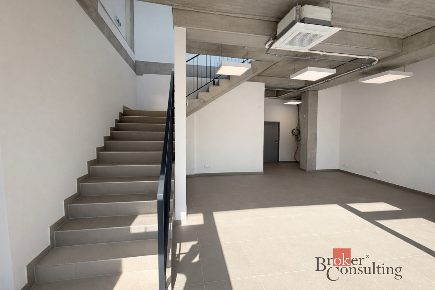 Pronájem kanceláře 444 m² – fotografie 5