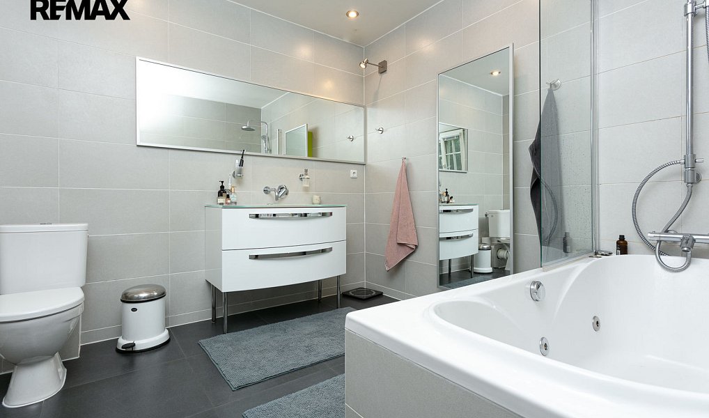 Pronájem domu 302 m² s pozemkem 737 m², Praha – náhled fotky 14