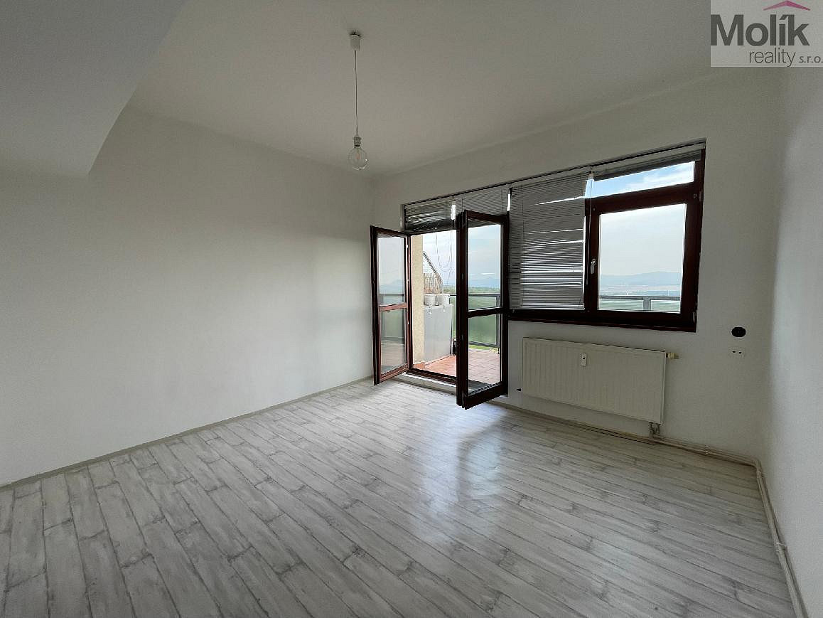 Pronájem bytu 1+kk 27 m² — photo 2