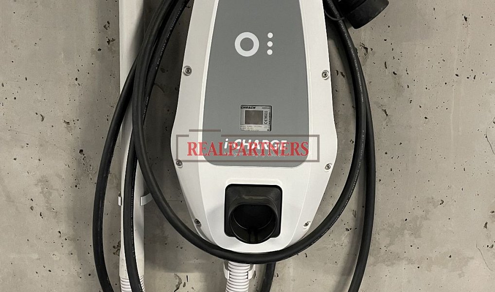 Zcela nové garážové stání s elektronabíječkou z r.2024 u vjezdu/výjezdu garáží p, Praha – náhled fotky 3