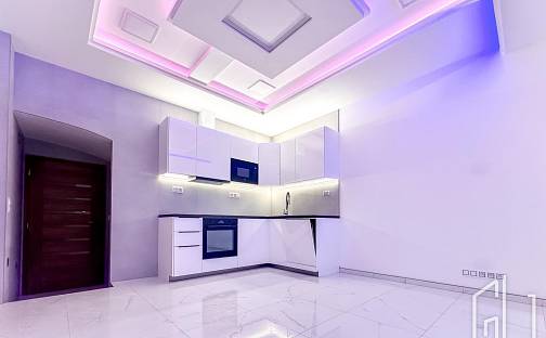 Pronájem bytu 2+kk 50 m², Sokolovská, Praha 8 - Karlín